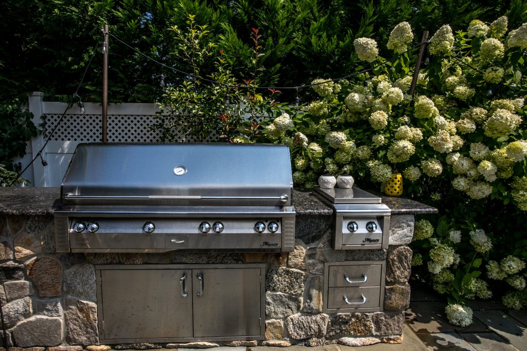 outdoor kitchen designer