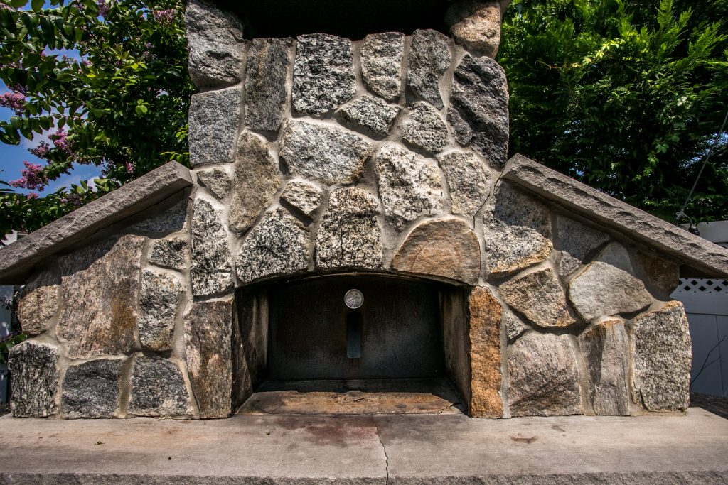 outdoor stone pizza oven