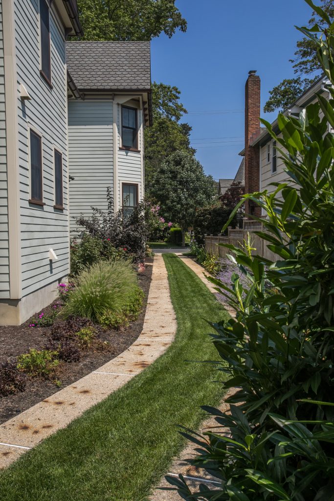 side yard landscaping