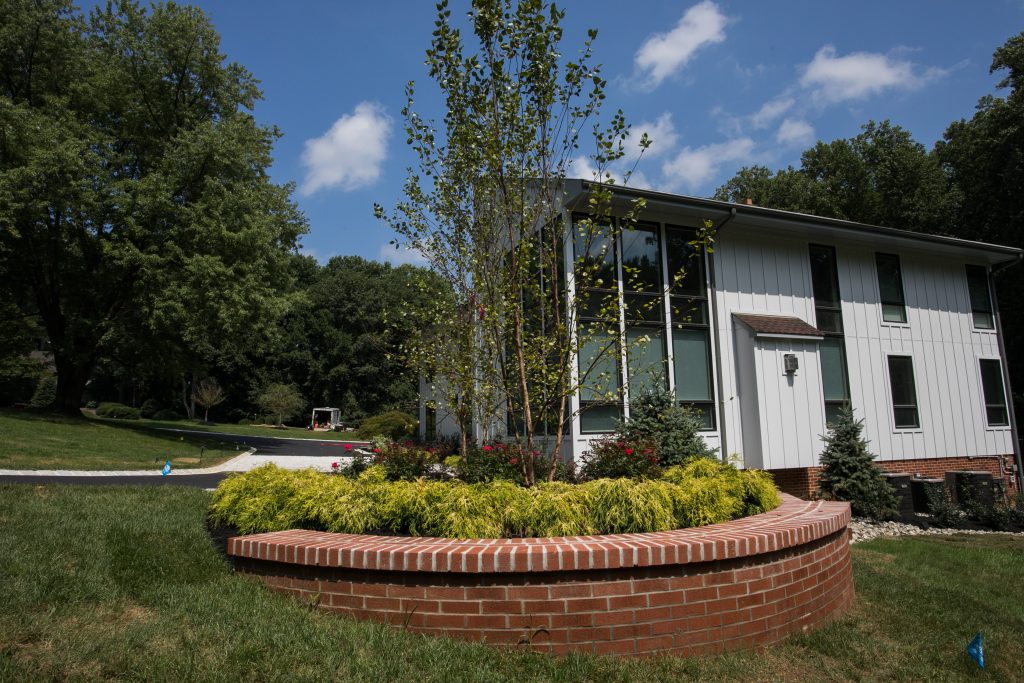 retaining wall installer