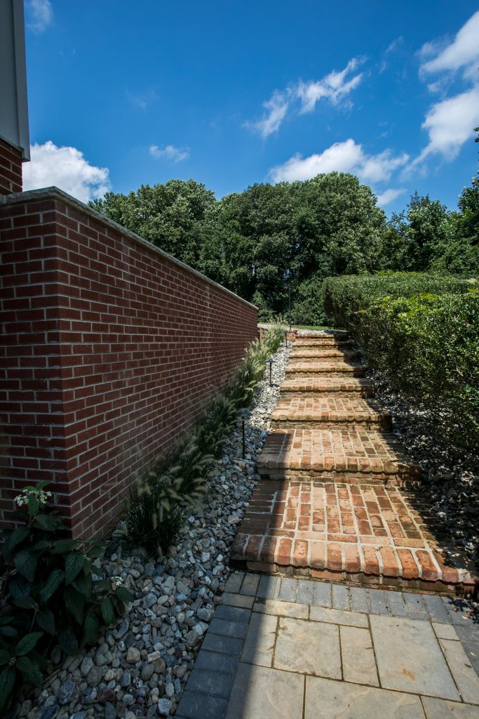 retaining wall contractor