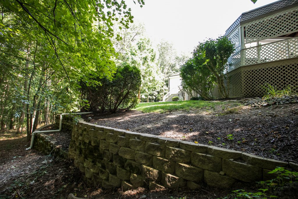 retaining wall installers near me