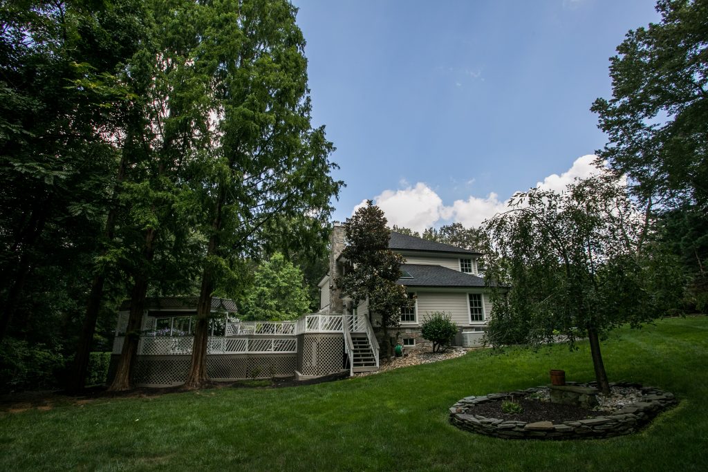 outdoor entertaining area