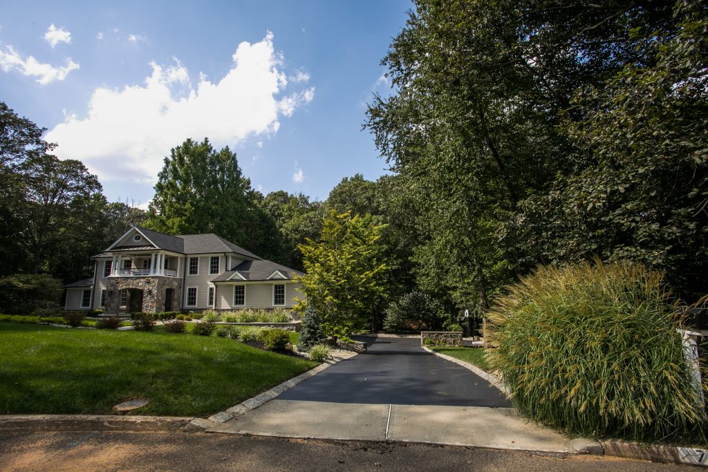 driveway entrance landscaping