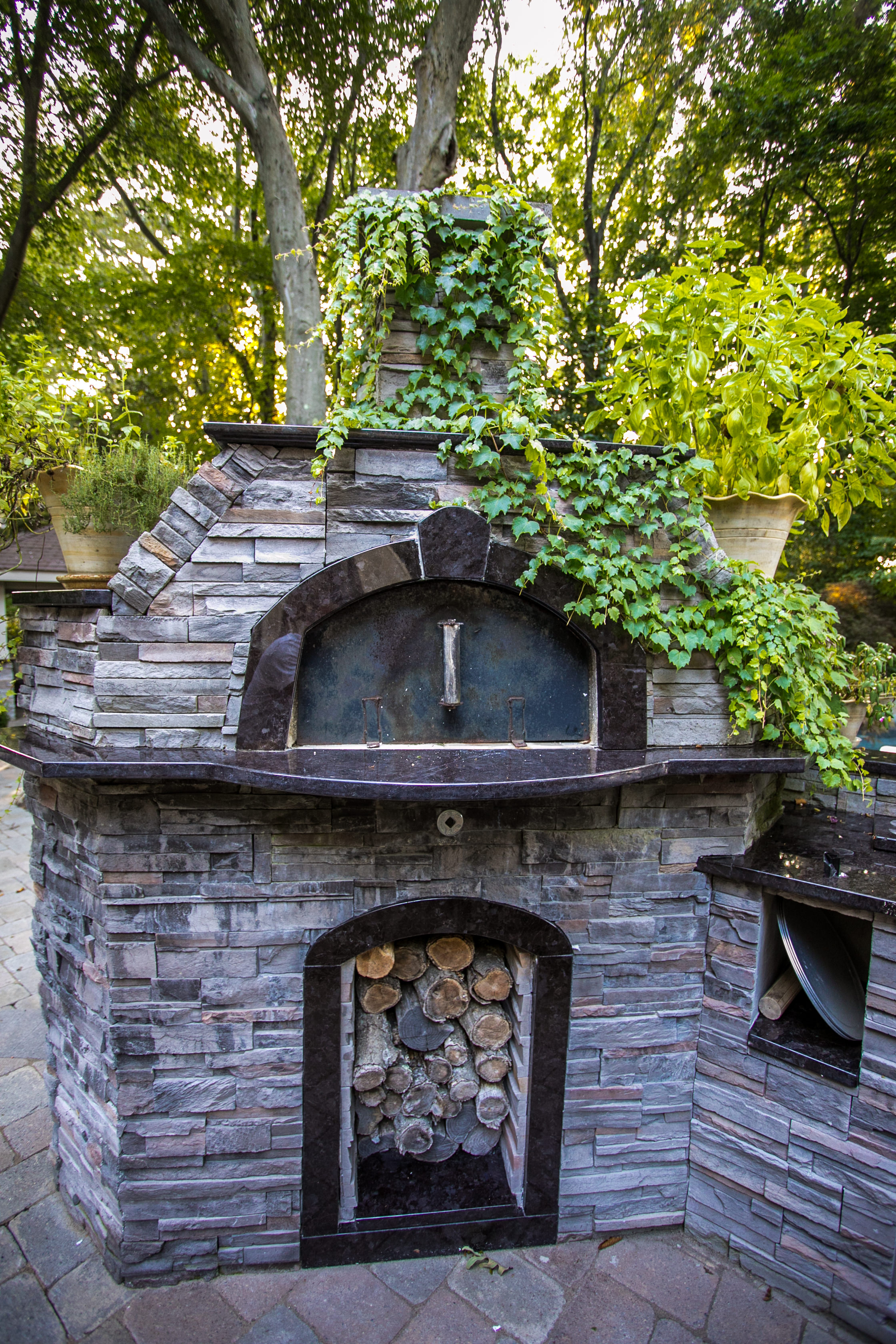 outdoor-fireplace-builder