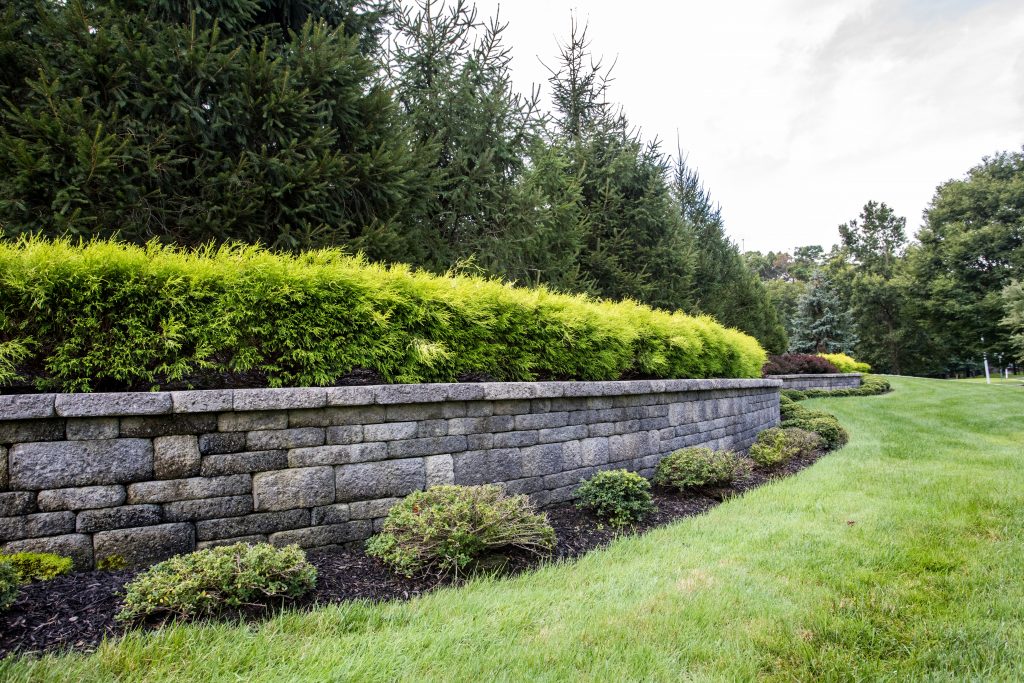 stone retaining wall builders