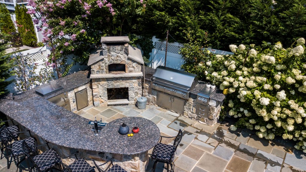 outdoor kitchen designers